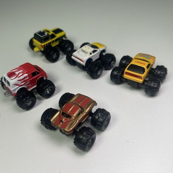 Micro Machines, Vintage 1987 Monster Trucks, Lot Of 5! Van Truck Car - Picture 7 of 9